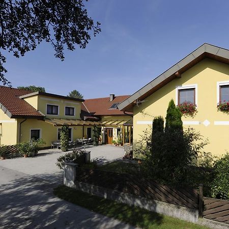 Privatzimmer Und Ferienwohnungen Leeb Persenbeug Exteriör bild