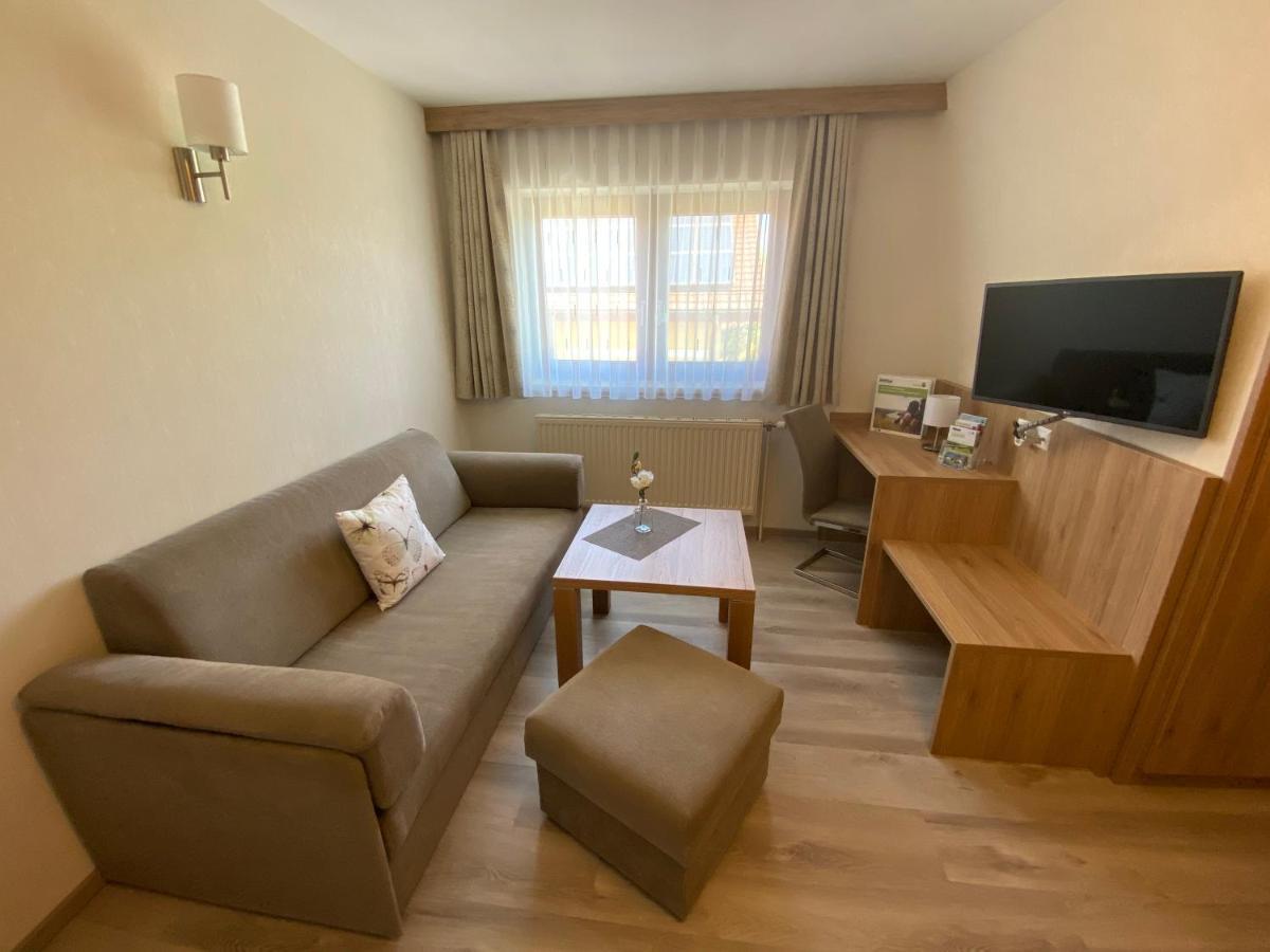 Privatzimmer Und Ferienwohnungen Leeb Persenbeug Exteriör bild