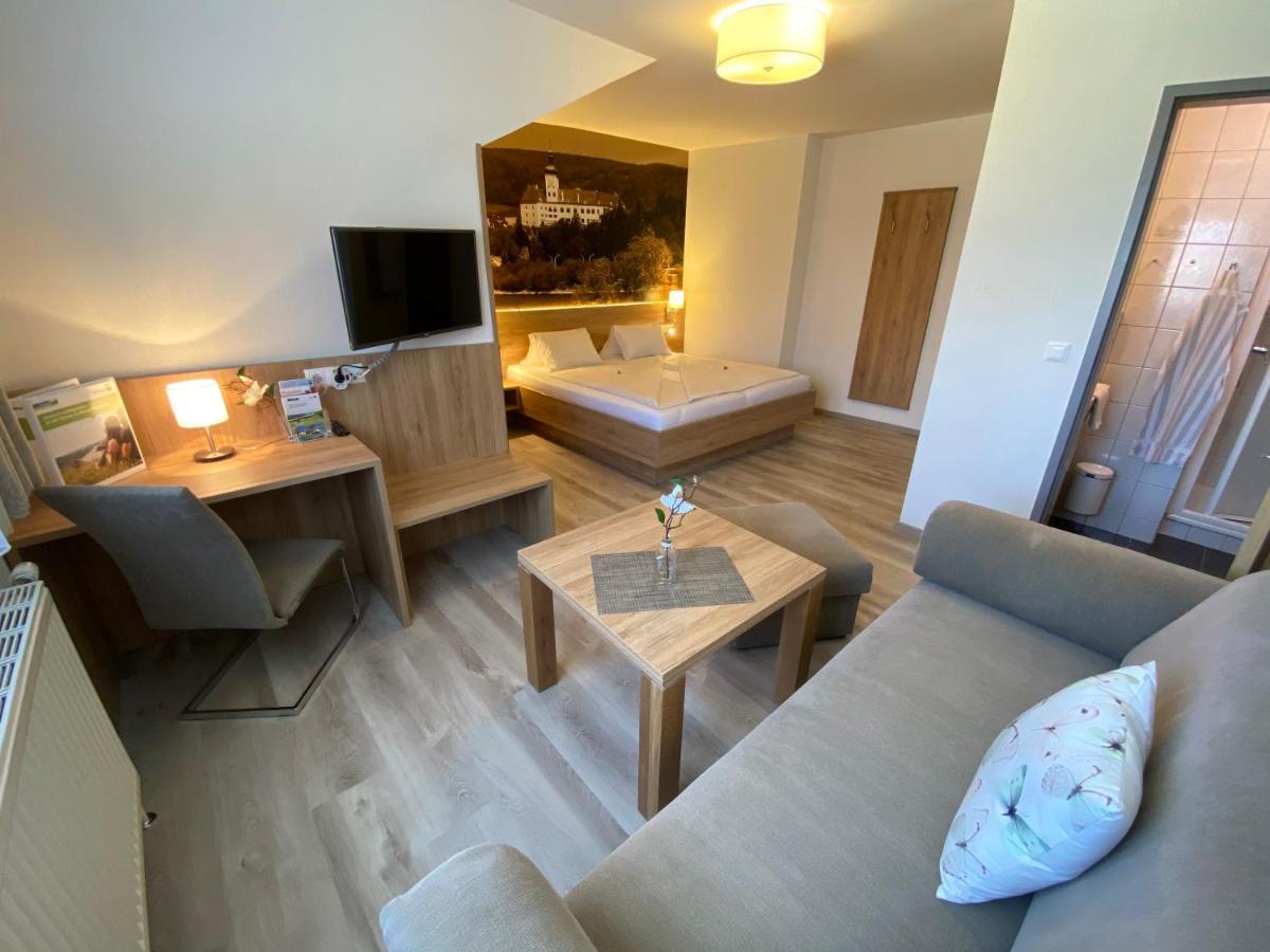 Privatzimmer Und Ferienwohnungen Leeb Persenbeug Exteriör bild