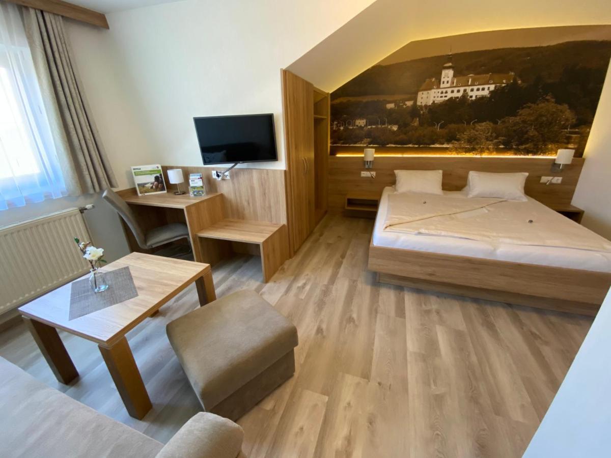 Privatzimmer Und Ferienwohnungen Leeb Persenbeug Exteriör bild