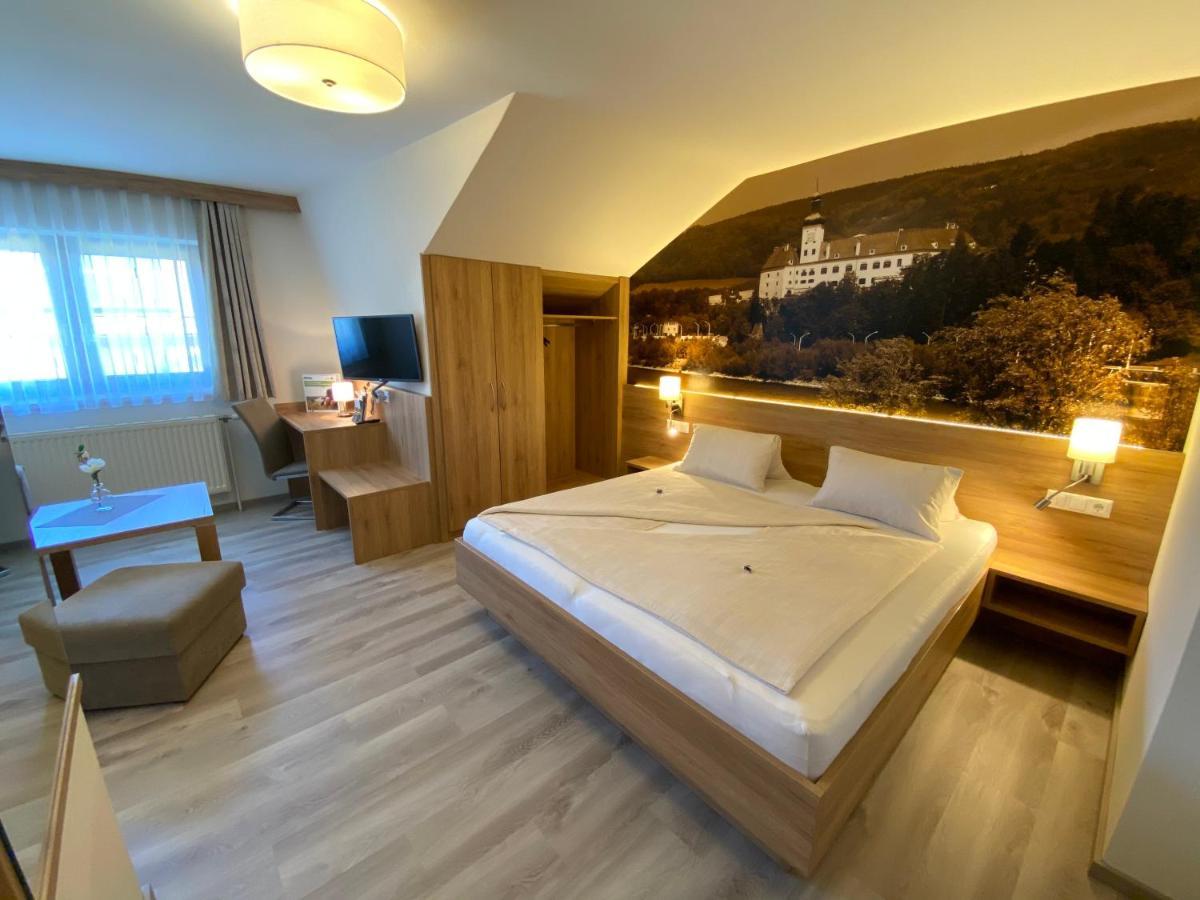 Privatzimmer Und Ferienwohnungen Leeb Persenbeug Exteriör bild