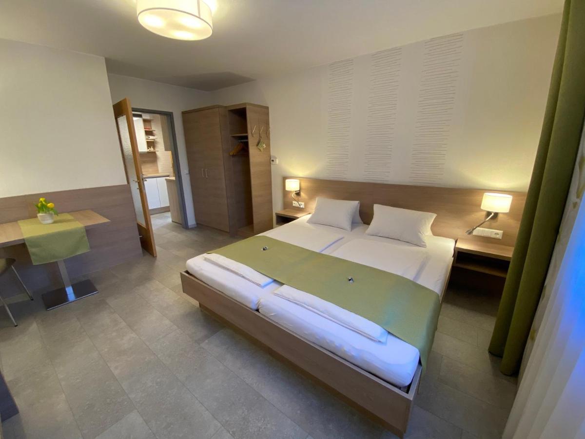 Privatzimmer Und Ferienwohnungen Leeb Persenbeug Exteriör bild