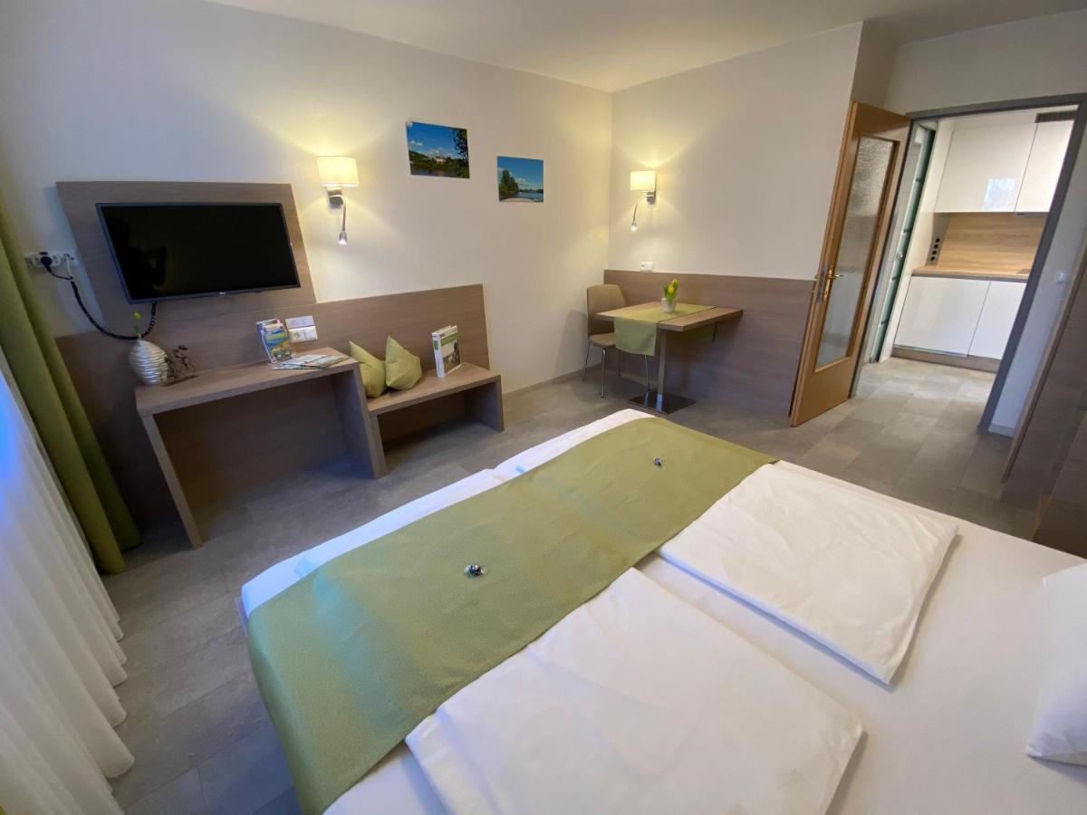Privatzimmer Und Ferienwohnungen Leeb Persenbeug Exteriör bild