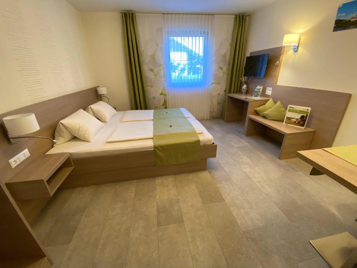 Privatzimmer Und Ferienwohnungen Leeb Persenbeug Exteriör bild
