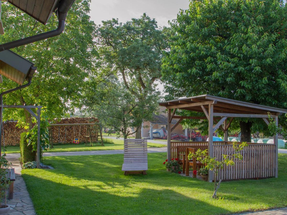 Privatzimmer Und Ferienwohnungen Leeb Persenbeug Exteriör bild