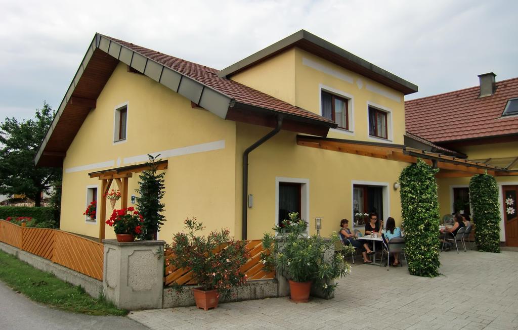 Privatzimmer Und Ferienwohnungen Leeb Persenbeug Exteriör bild