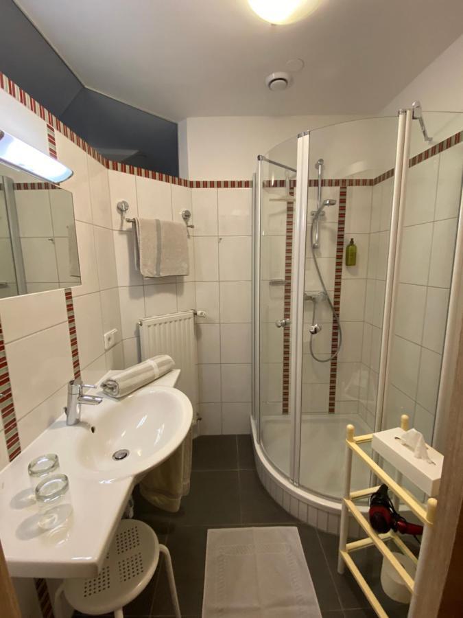 Privatzimmer Und Ferienwohnungen Leeb Persenbeug Exteriör bild