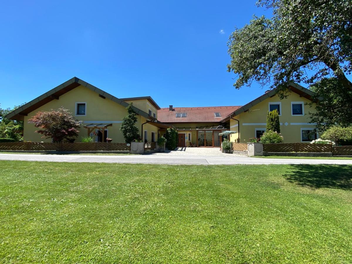 Privatzimmer Und Ferienwohnungen Leeb Persenbeug Exteriör bild
