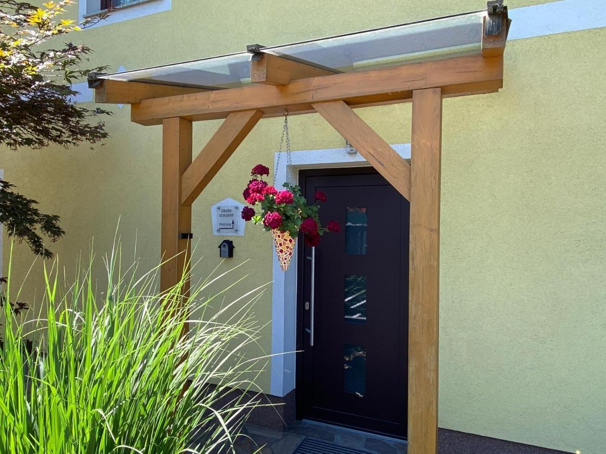 Privatzimmer Und Ferienwohnungen Leeb Persenbeug Exteriör bild