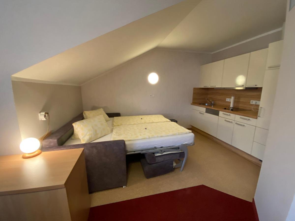 Privatzimmer Und Ferienwohnungen Leeb Persenbeug Exteriör bild