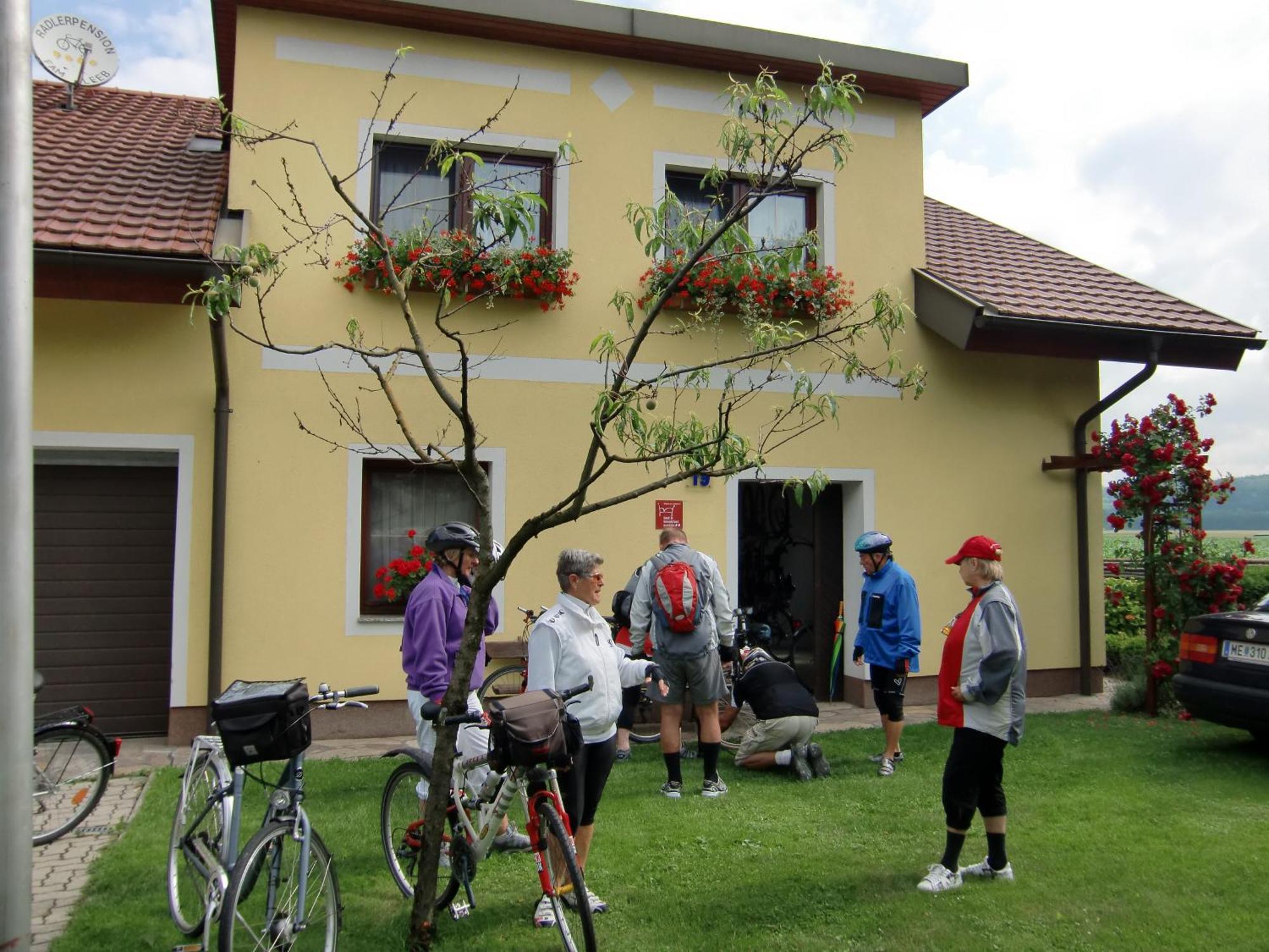 Privatzimmer Und Ferienwohnungen Leeb Persenbeug Exteriör bild