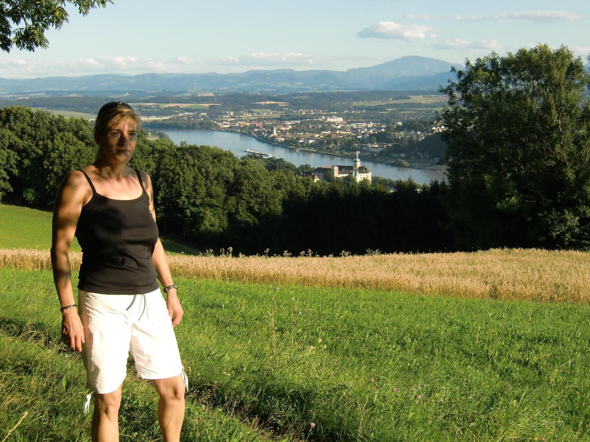Privatzimmer Und Ferienwohnungen Leeb Persenbeug Exteriör bild