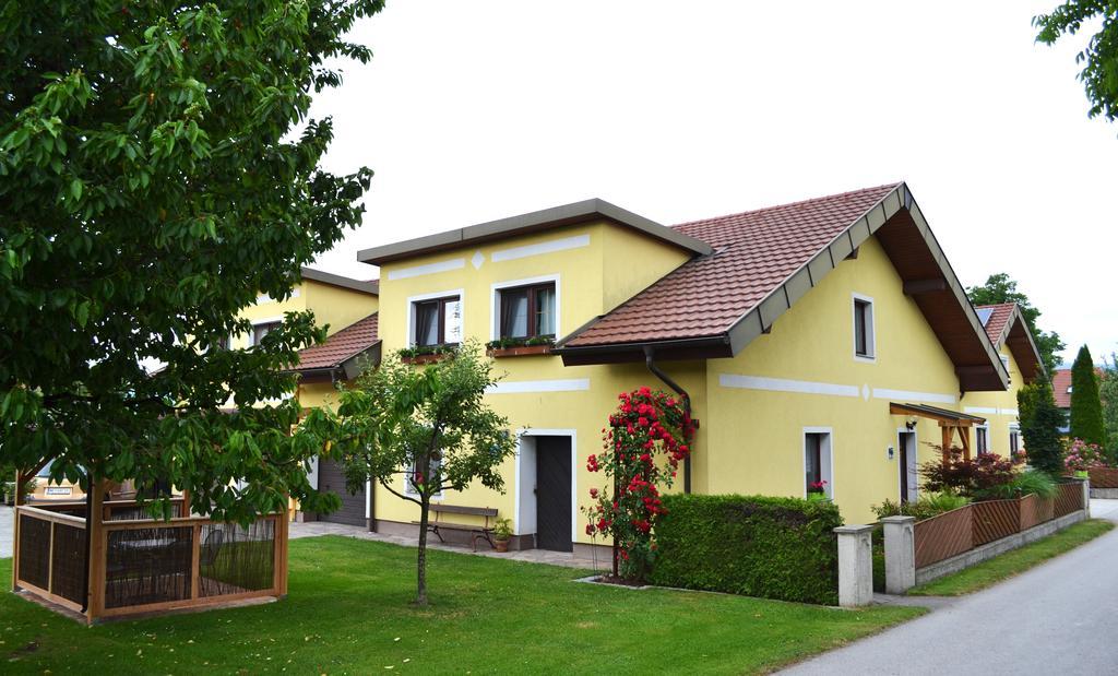 Privatzimmer Und Ferienwohnungen Leeb Persenbeug Exteriör bild