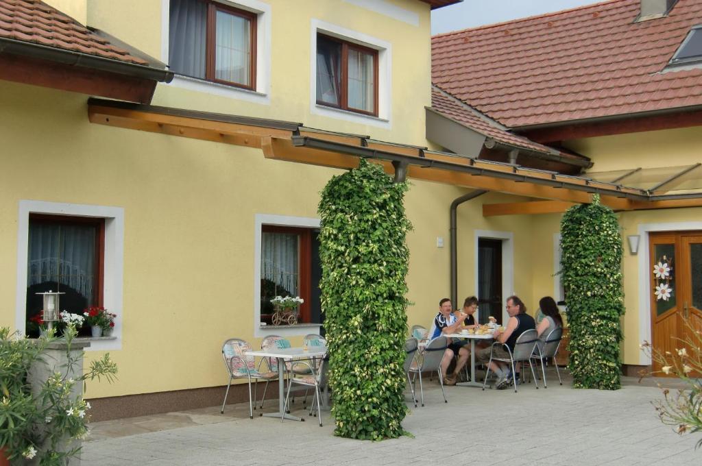 Privatzimmer Und Ferienwohnungen Leeb Persenbeug Exteriör bild