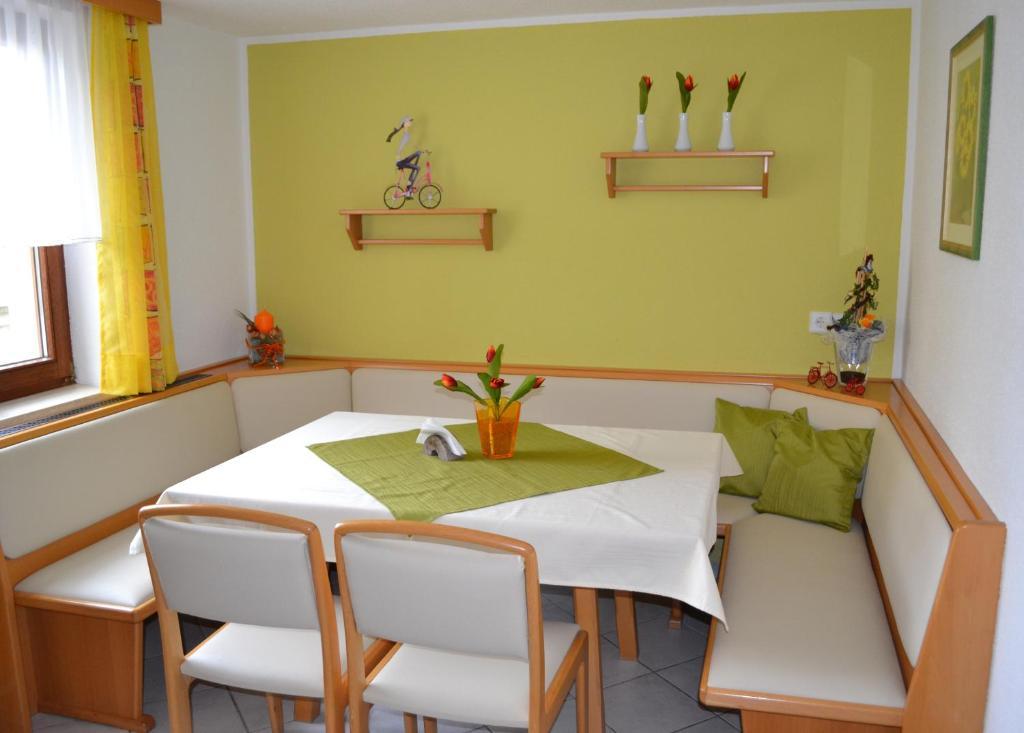 Privatzimmer Und Ferienwohnungen Leeb Persenbeug Exteriör bild