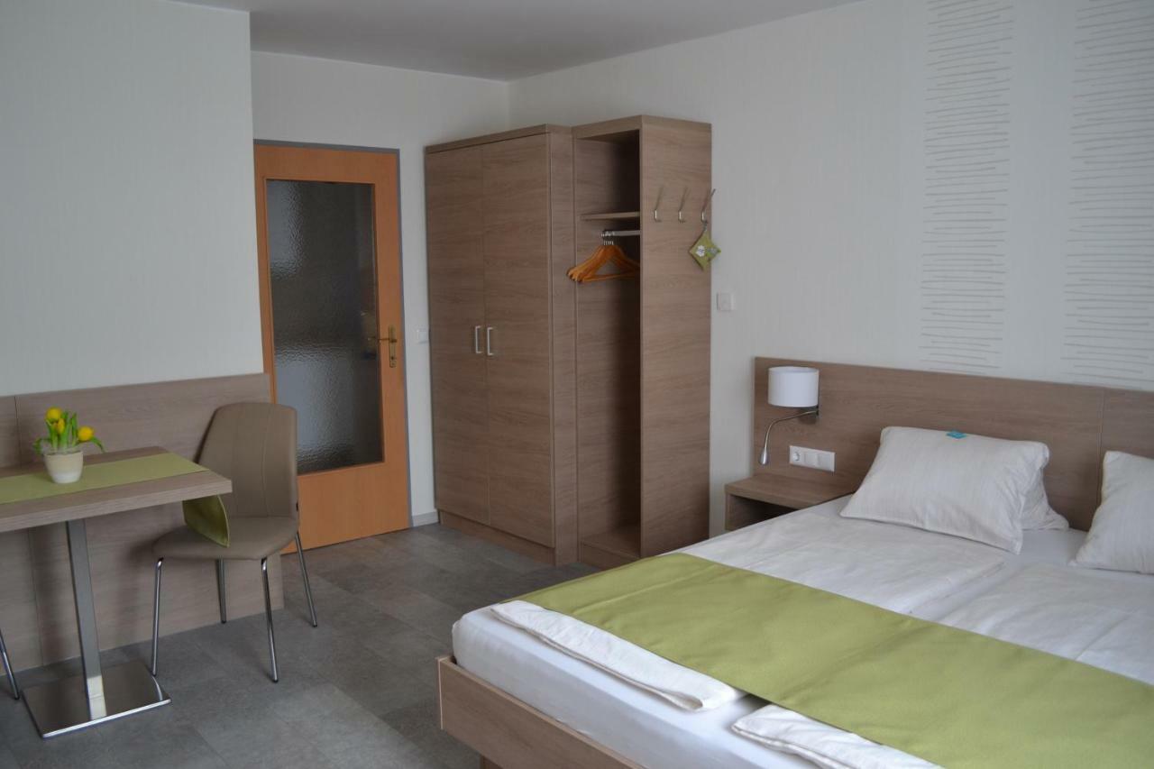 Privatzimmer Und Ferienwohnungen Leeb Persenbeug Exteriör bild