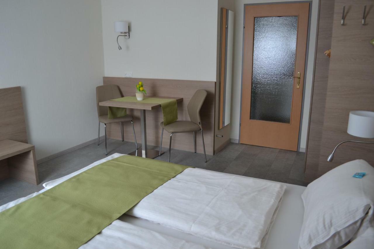 Privatzimmer Und Ferienwohnungen Leeb Persenbeug Exteriör bild