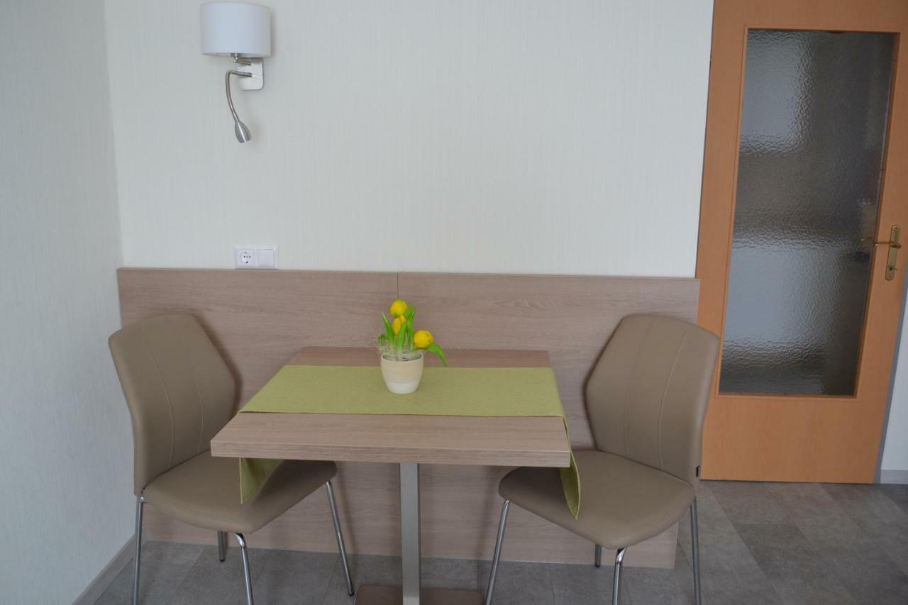 Privatzimmer Und Ferienwohnungen Leeb Persenbeug Exteriör bild